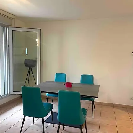 Centre Des Congres / Confort קלויר-אט-קוויר